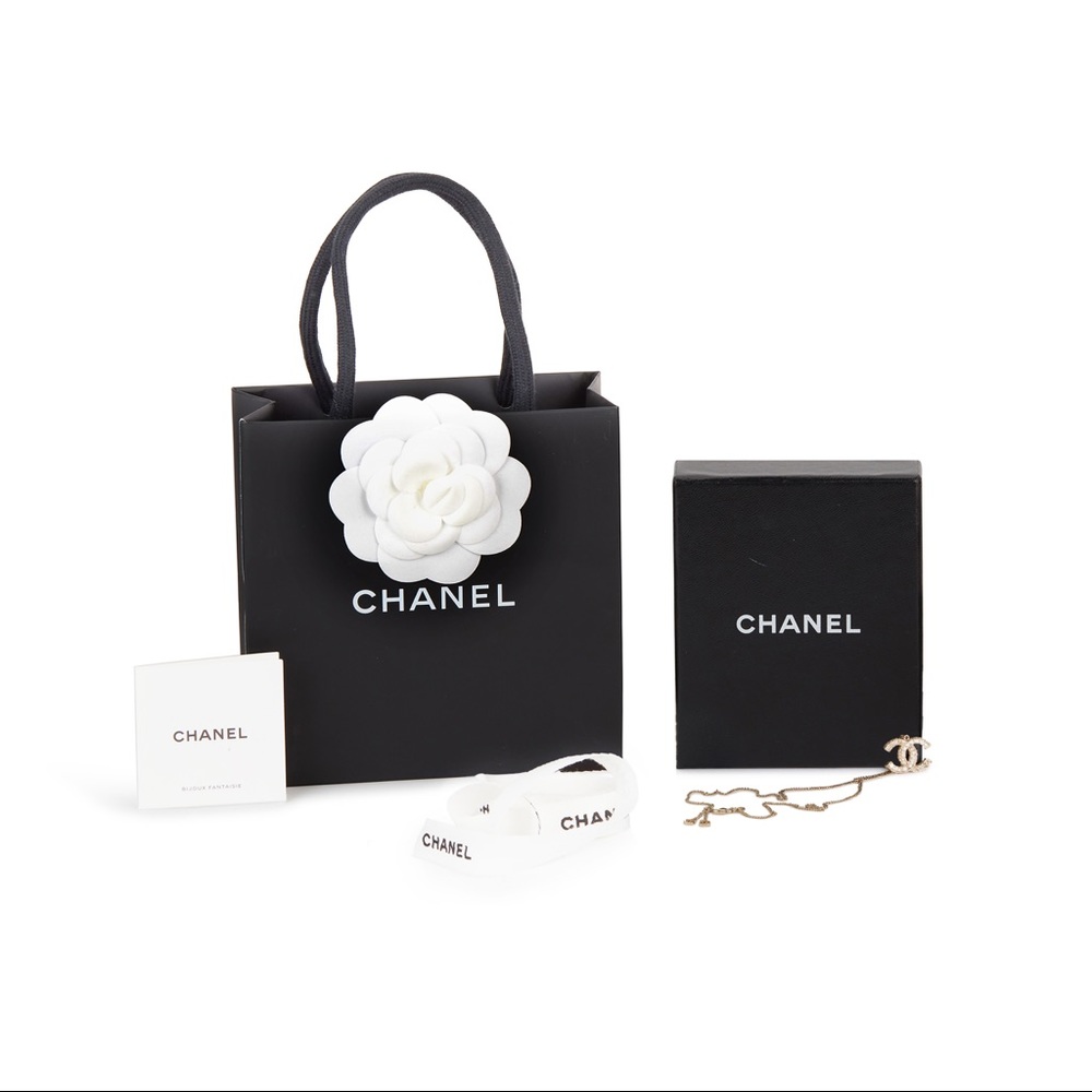 ⭐️ SOLD ⭐️ Authentic Chanel Gold CC Charm Necklace - Picture 2 of 10